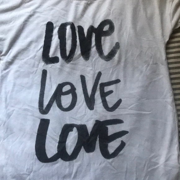 American Eagle love shirt - Picture 2 of 3